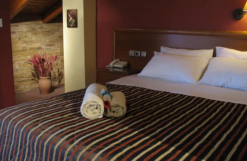 Loutra Ypatis Hotel | Prigipikon Suites & Lofts