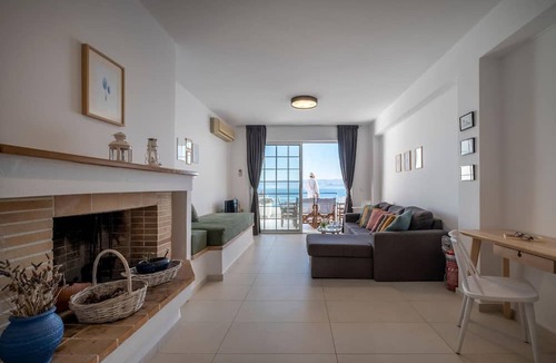 Kiveri Apartment | Luxury waterfront one bedroom apartment, sea view