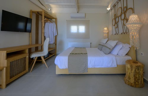 Neapoli House | Oikies Small Elegant Houses