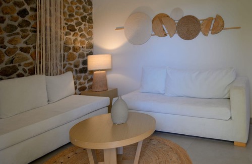 Neapoli House | Oikies Small Elegant Houses