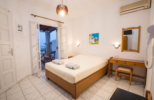 Platis Gialos Hotel | Evdokia Studios