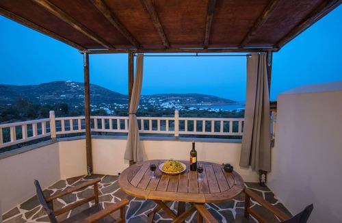 Platis Gialos Hotel | Evdokia Studios