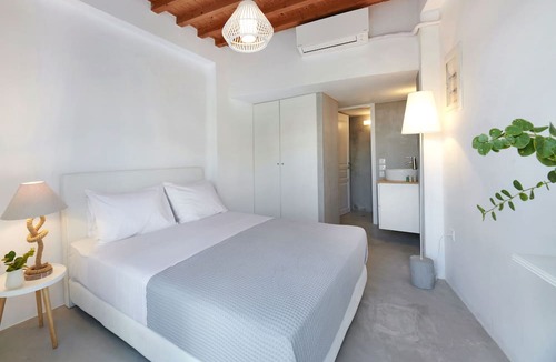 Psathi House | The Elephant Goupa Beach
