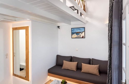 Kamari Hotel | Seaside Breeze
