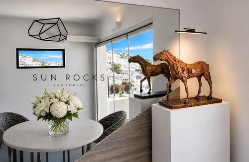 Firostefani Hotel | Sun Rocks Boutique Hotel | Caldera View Suites & Sunset Dining Experience