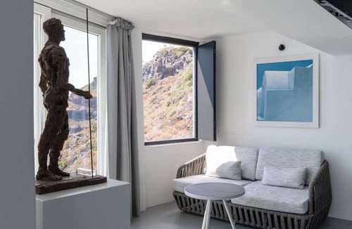 Firostefani Hotel | Sun Rocks Boutique Hotel | Caldera View Suites & Sunset Dining Experience