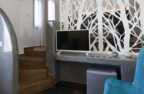 Finikia Hotel | Oia Suites