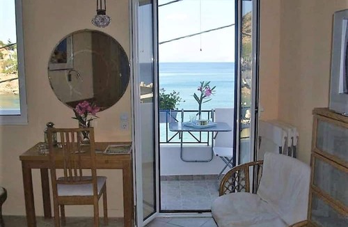 Ikaria Apartment | Alkistis Cozy by The Beach Apartment in Ikaria Island Intherma Bay - 2nd Floor
