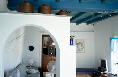 Ioulida House | Build-on-rock "Oleanders" a traditional house built on the rocky slope of Kea