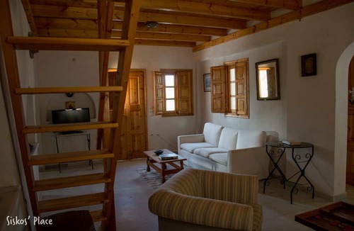 Kamari House | Siskosplace