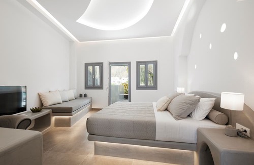 Kamari House | Amara Suites Santorini