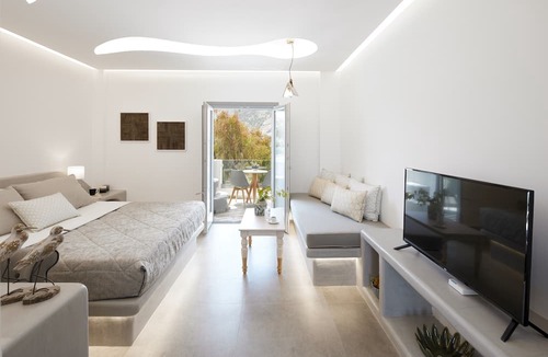 Kamari House | Amara Suites Santorini