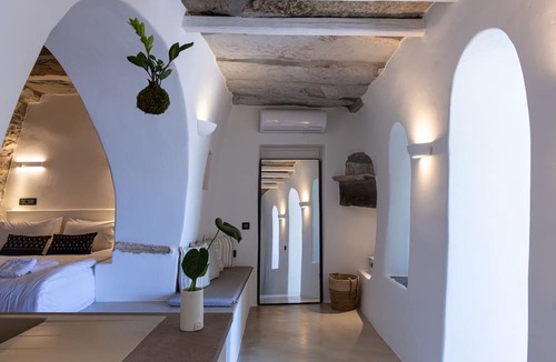Kardiani House | Living Theros Luxury Suites