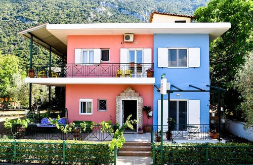 Kamena Vourla House | Tsertos Apartments