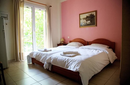 Kamena Vourla House | Tsertos Apartments