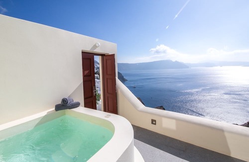 Oia Hotel | Aloia Villas