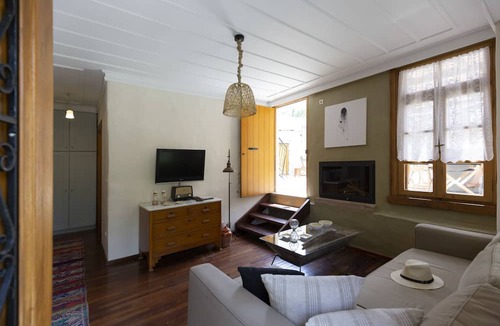 Agios Konstantinos Villa | Villa of the old olive oil factory