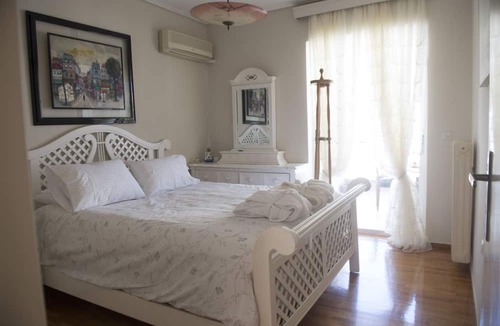 Petralona Apartment | Athens Deluxe Apartment near Acropolis