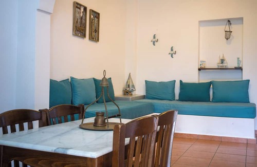 Agia Paraskevi House | Anna Traditional Apartments