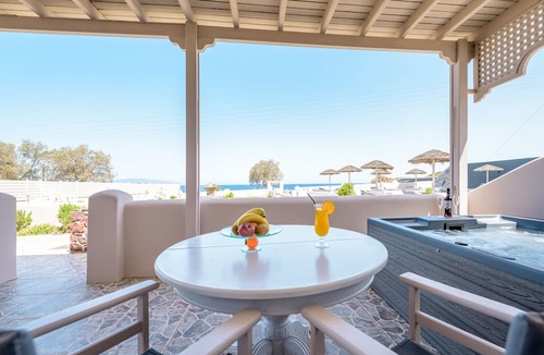 Kamari Hotel | En Plo Boutique Suites