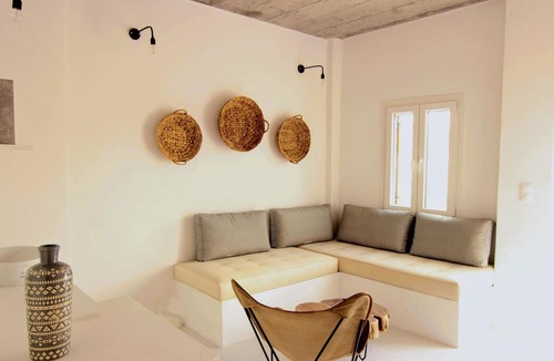 Megalochori House | Mesanto Luxury Suites
