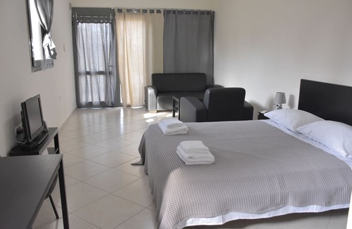 Markopoulon Apartment | AVR DELUXE SUITES 4 AIRPORT FREE SHUTTLE