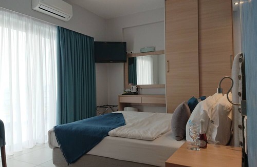 Loutraki Hotel | Diolkos Studios