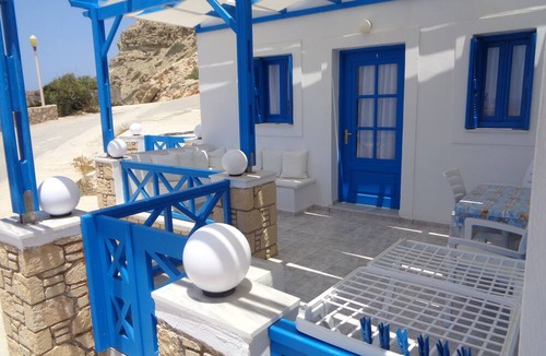 Lefkos House | Blue and White Studios & Apartments