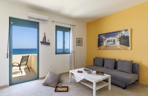 Lahania House | Live by the sea at House Almyra