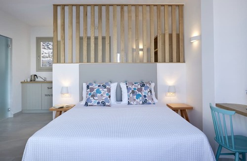 Finikia Hotel | Aperanto Suites