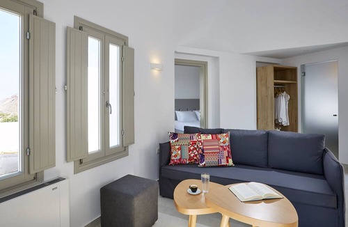 Finikia Hotel | Aperanto Suites