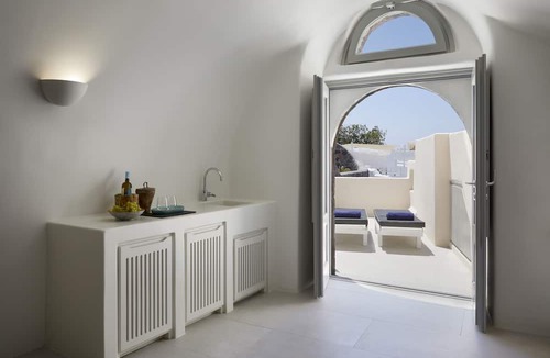 Finikia House | Elysian Santorini