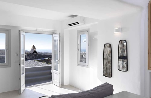 Finikia House | Elysian Santorini