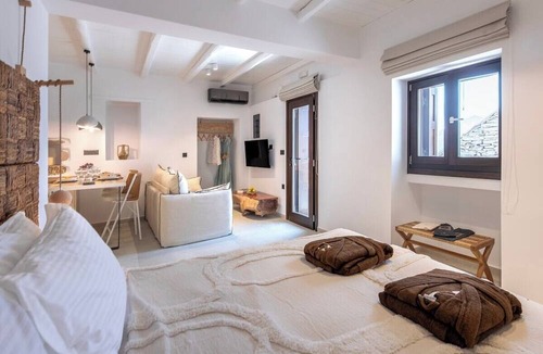 Tripiti House | Stema Suite 1