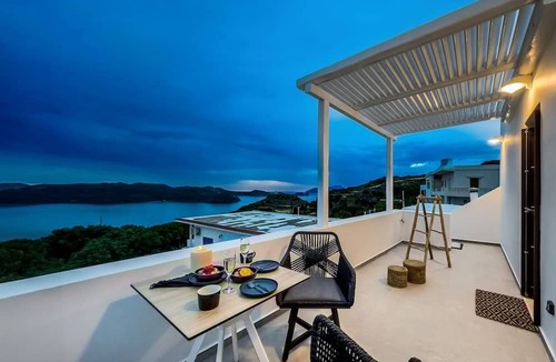 Tripiti House | Stema Suite 2