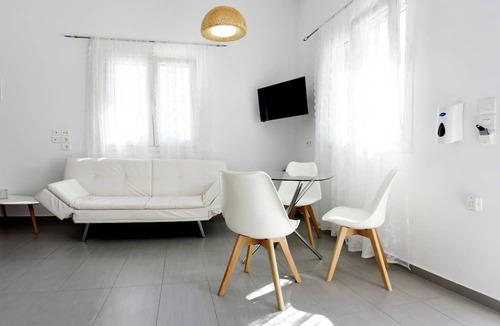 Adamas Hotel | Tsakanos Home