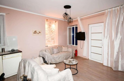 Mitilinii Apartment | Peaceful Getaway in the Heart of Mitilinii Samos
