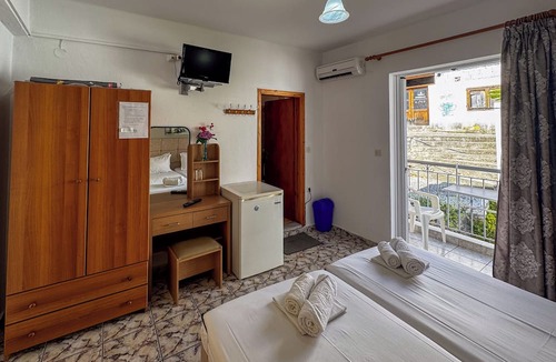 Skiathos Town Hotel | Skiathos Platis House
