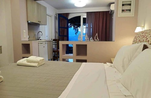 Katapola Bed & Breakfast | Castelopetra Studios
