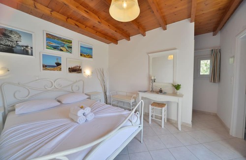 Katapola Hotel | Amorgion Village