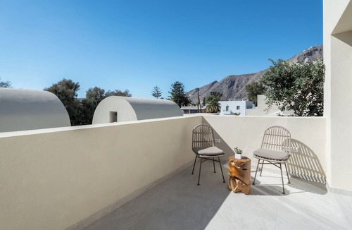 Perissa Hotel | Heyday Luxury Suites