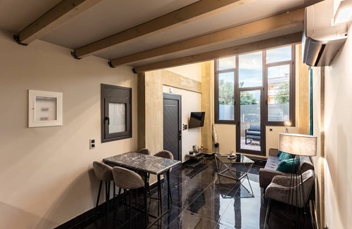 Anatolikos Sinikismos Apartment | Ventiri Lofts - Luxury Duplex w Private Garden