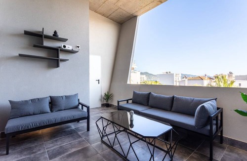 Anatolikos Sinikismos Apartment | Ventiri Lofts - Luxury Penthouse w Home Cinema