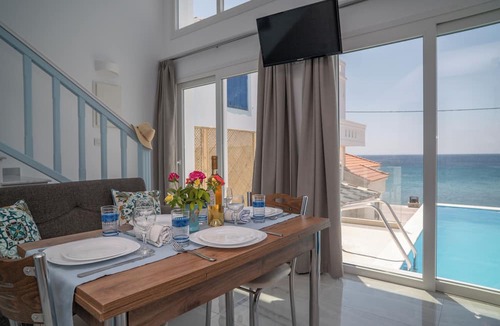 Ormos Koumeikon Hotel | Kontemare Seascape