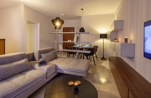 Glyfada Apartment | Kleio - Spacious Apartment in Glyfada