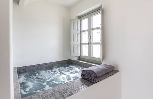 Vothon House | Frescoes Luxury Suites