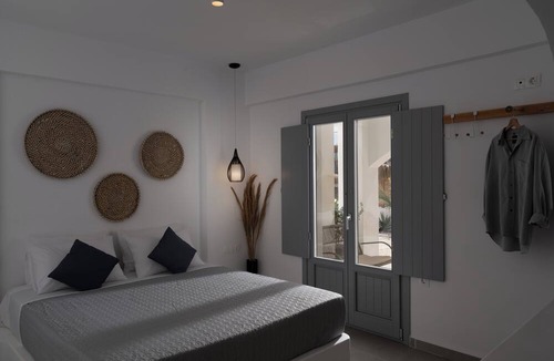 Vourvoulos Hotel | The Vine Suites