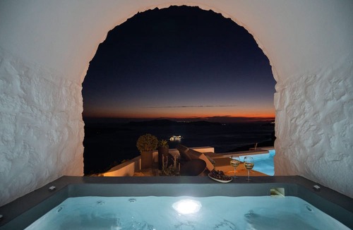 Fira Hotel | Inspire Santorini Luxury Villas