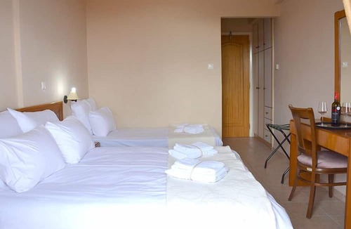 Agios Petros Hotel | PARNON HOTEL