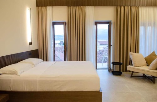 Gefira Mpania House | Leone Suites